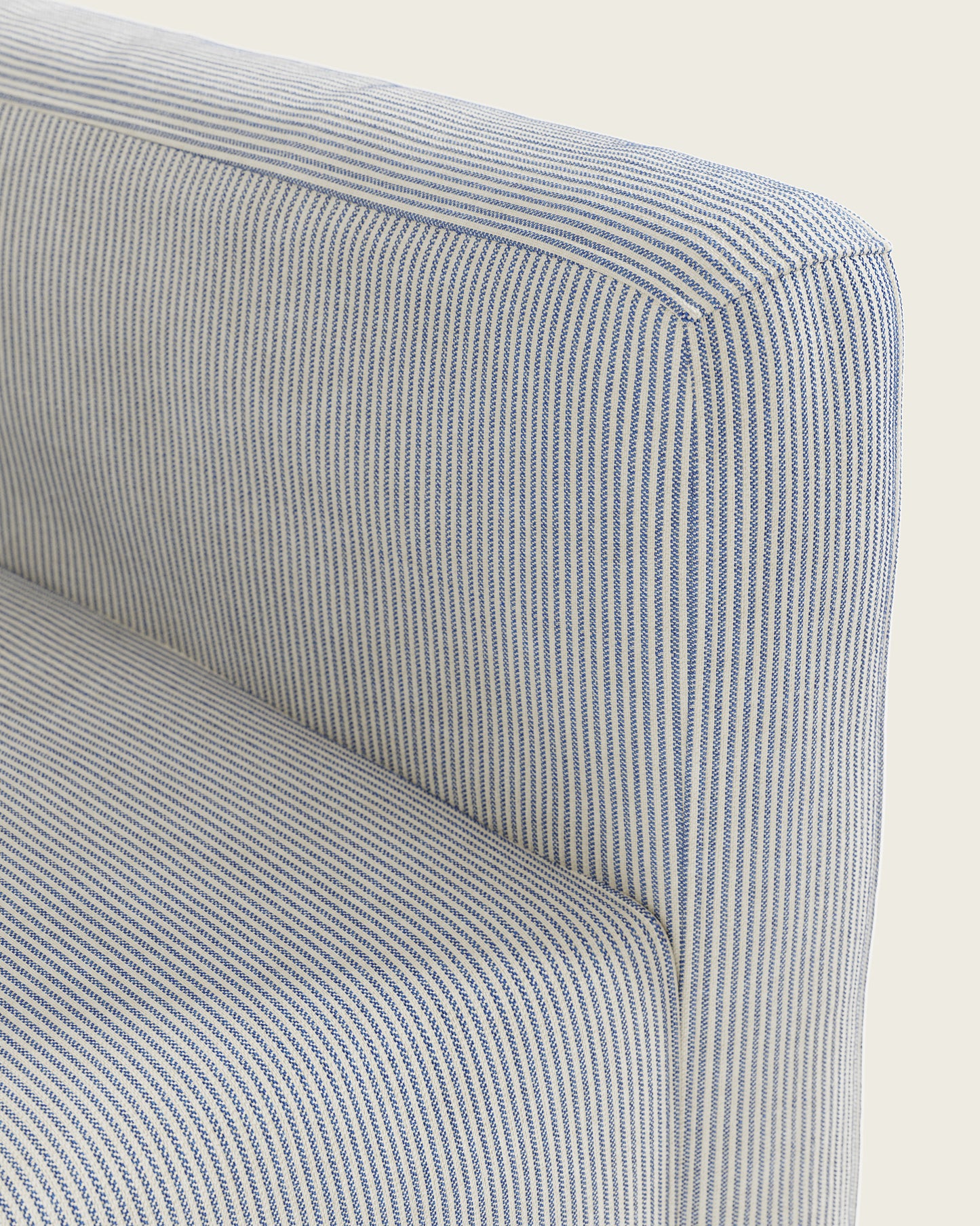 The Dusk Swivel Glider