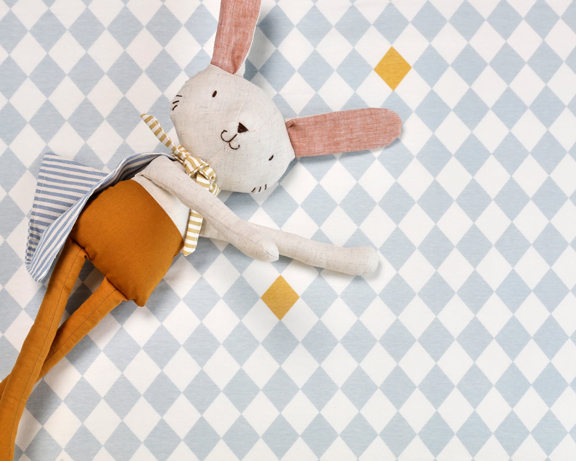 Robbie the Rabbit – Nestig