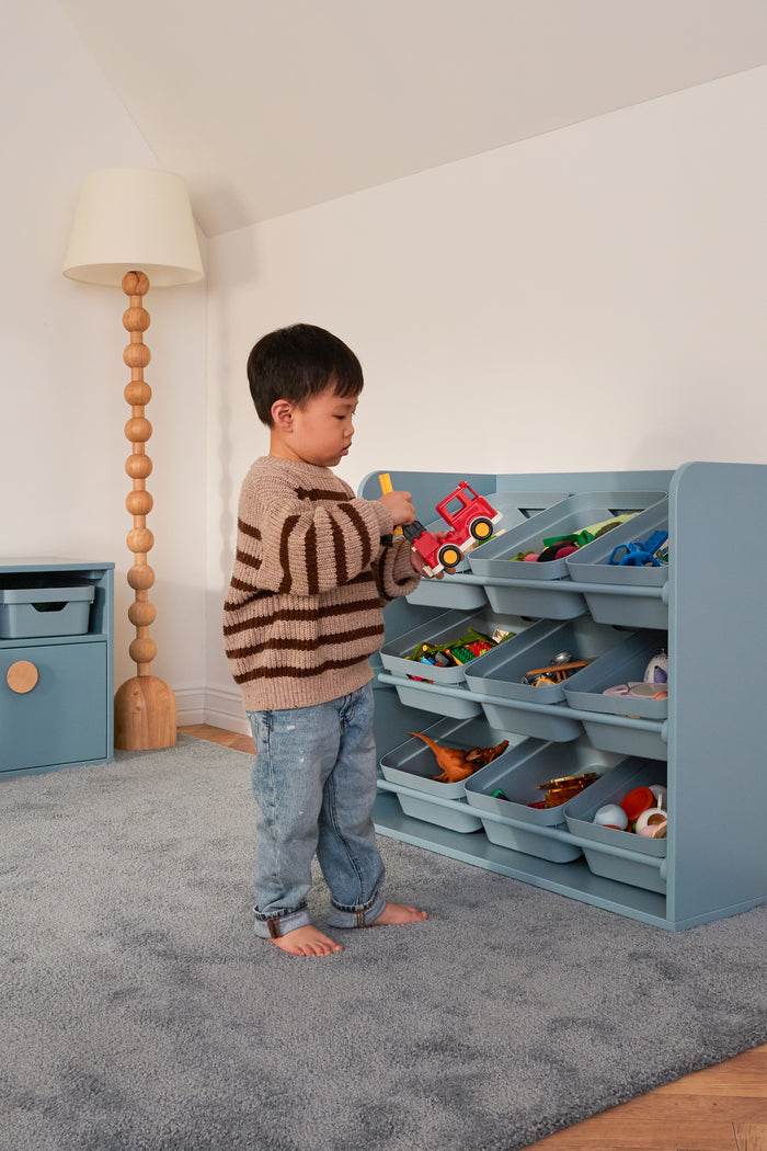 Open bins invite independent choice